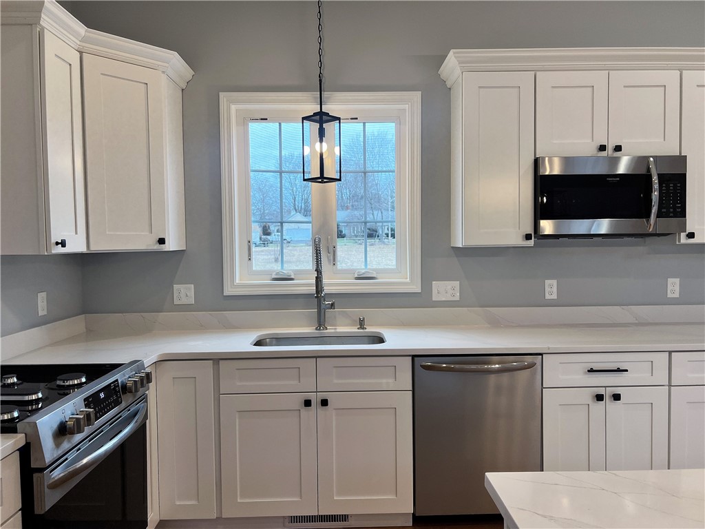 10 Getchell Street North Smithfield, RI 02896 - Photo 12 of 34