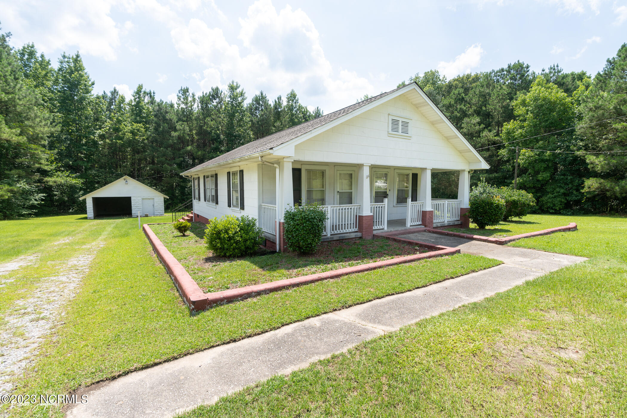 111 Eason Drive Rockingham, NC 28379 - Photo 1 of 28 DSC08604