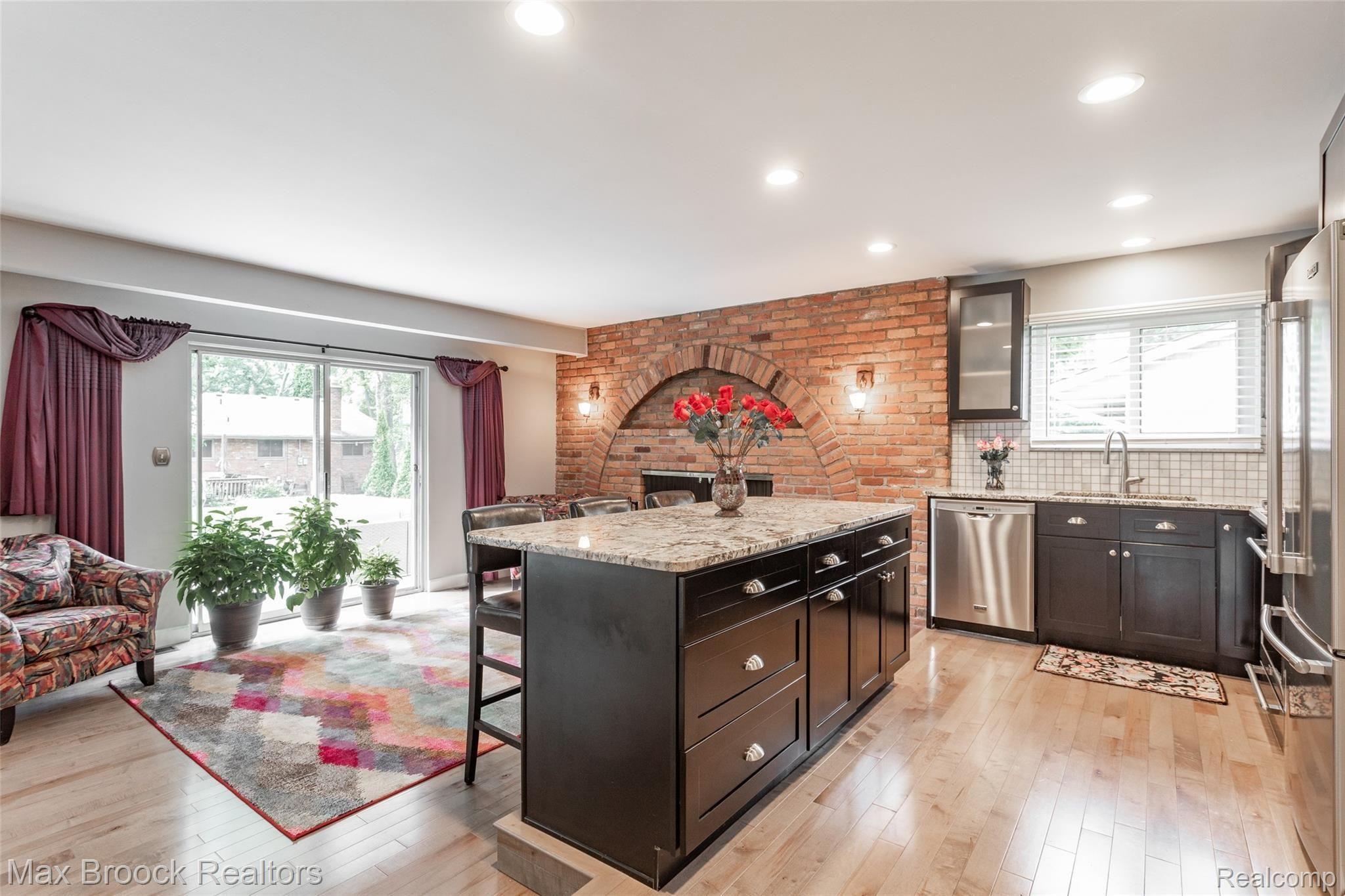 30051 Rambling Road Southfield, MI 48076 - Photo 11 of 42 244A8701.jpg