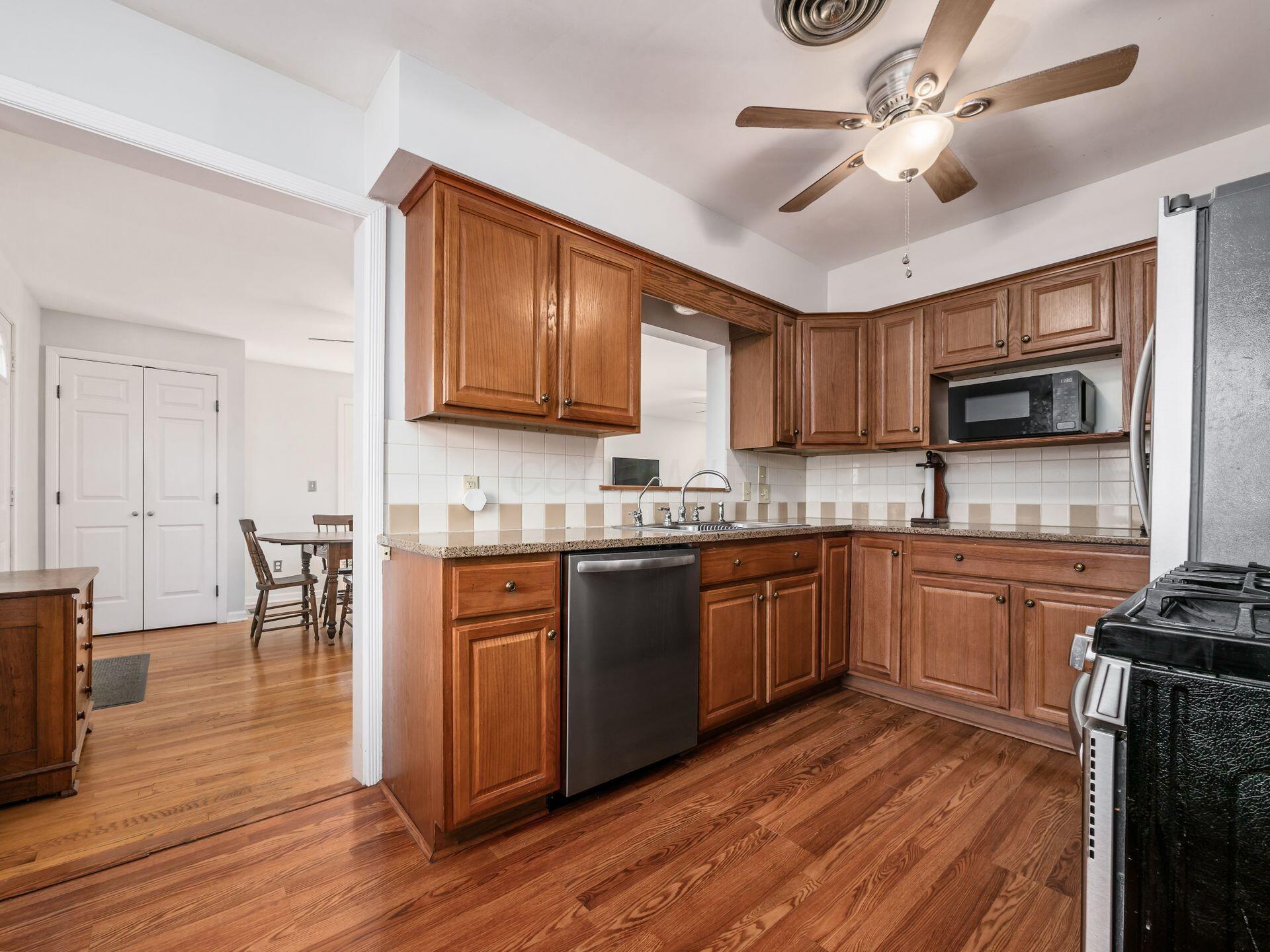 1915 Zollinger Road Columbus, OH 43221 - Photo 12 of 57 012_f21b_N 1915 Zollinger 012