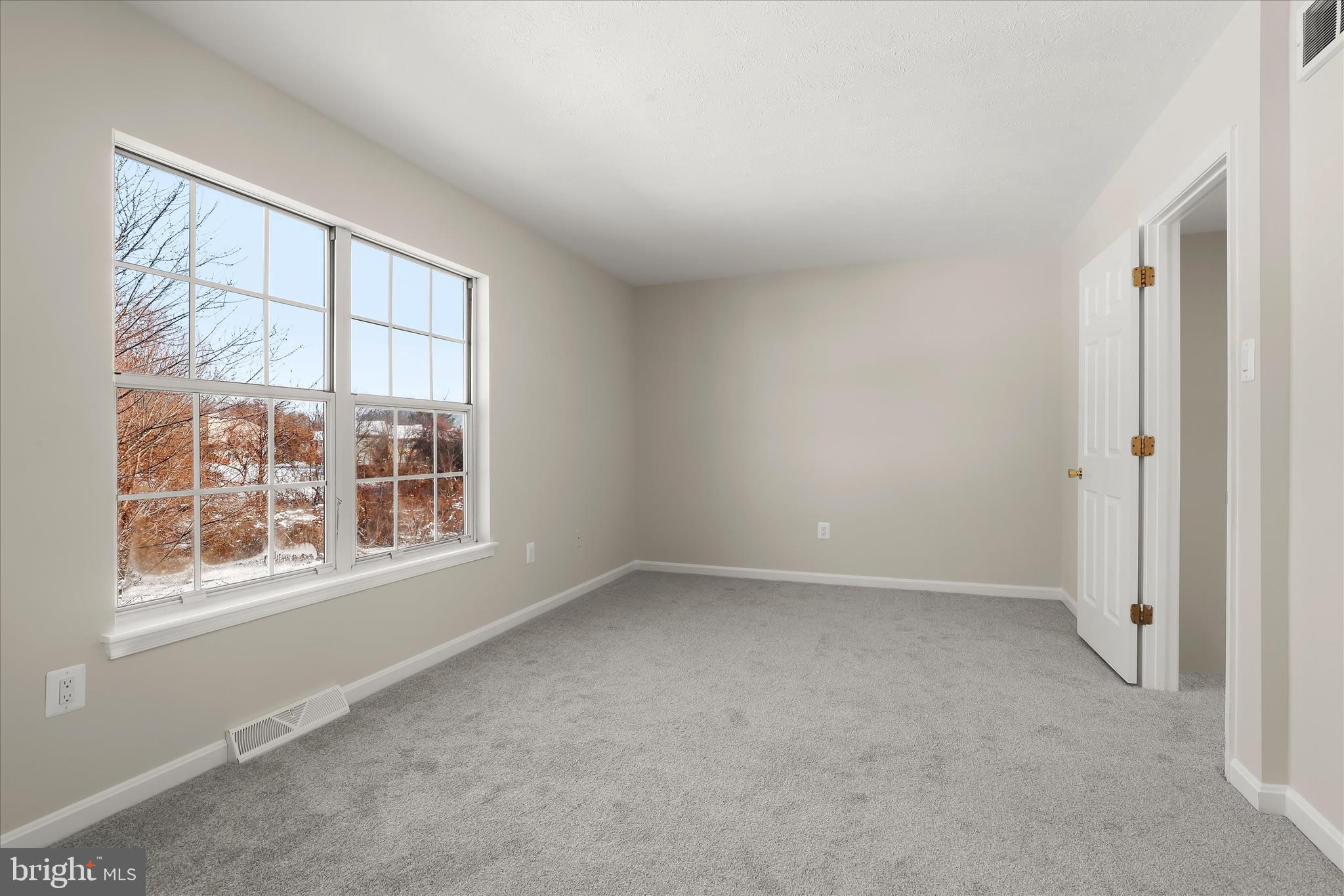 893 Century Street Hampstead, MD 21074 - Photo 18 of 42 an empty room with a window