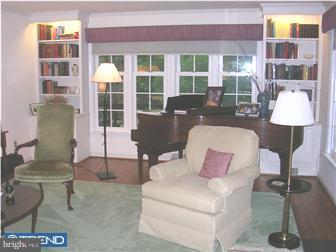 661 Bair Road Berwyn, PA 19312 - Photo 5 of 9 Living Room