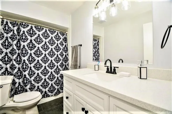 $2,000 | 2404 Oaks Drive, Pasadena, TX 77502