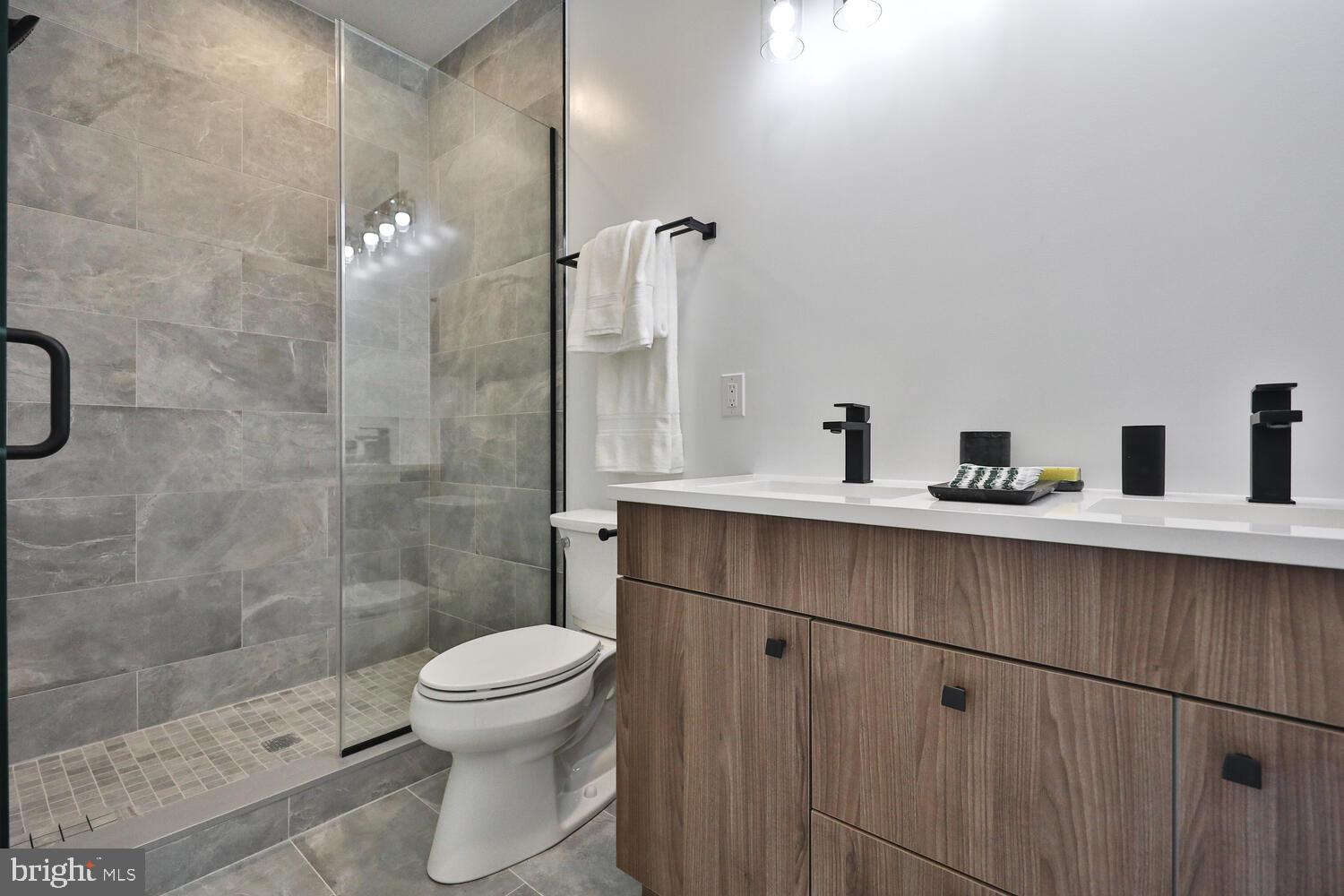 23 East Durham Street, Unit B2 Philadelphia, PA 19119 - Photo 16 of 35 primary bath