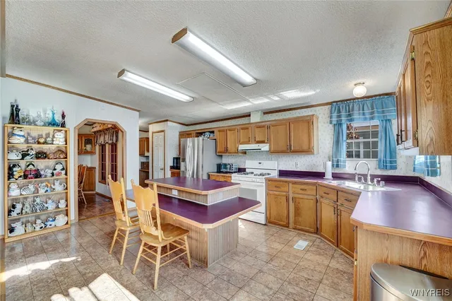 $89,900 | 807 Fernwood Drive, Lockport Town, NY 14094