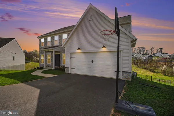 $695,000 | 22 Walton Hill Circle, Lititz, PA 17543