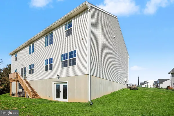 $695,000 | 22 Walton Hill Circle, Lititz, PA 17543