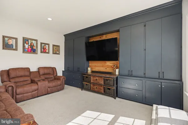 $695,000 | 22 Walton Hill Circle, Lititz, PA 17543