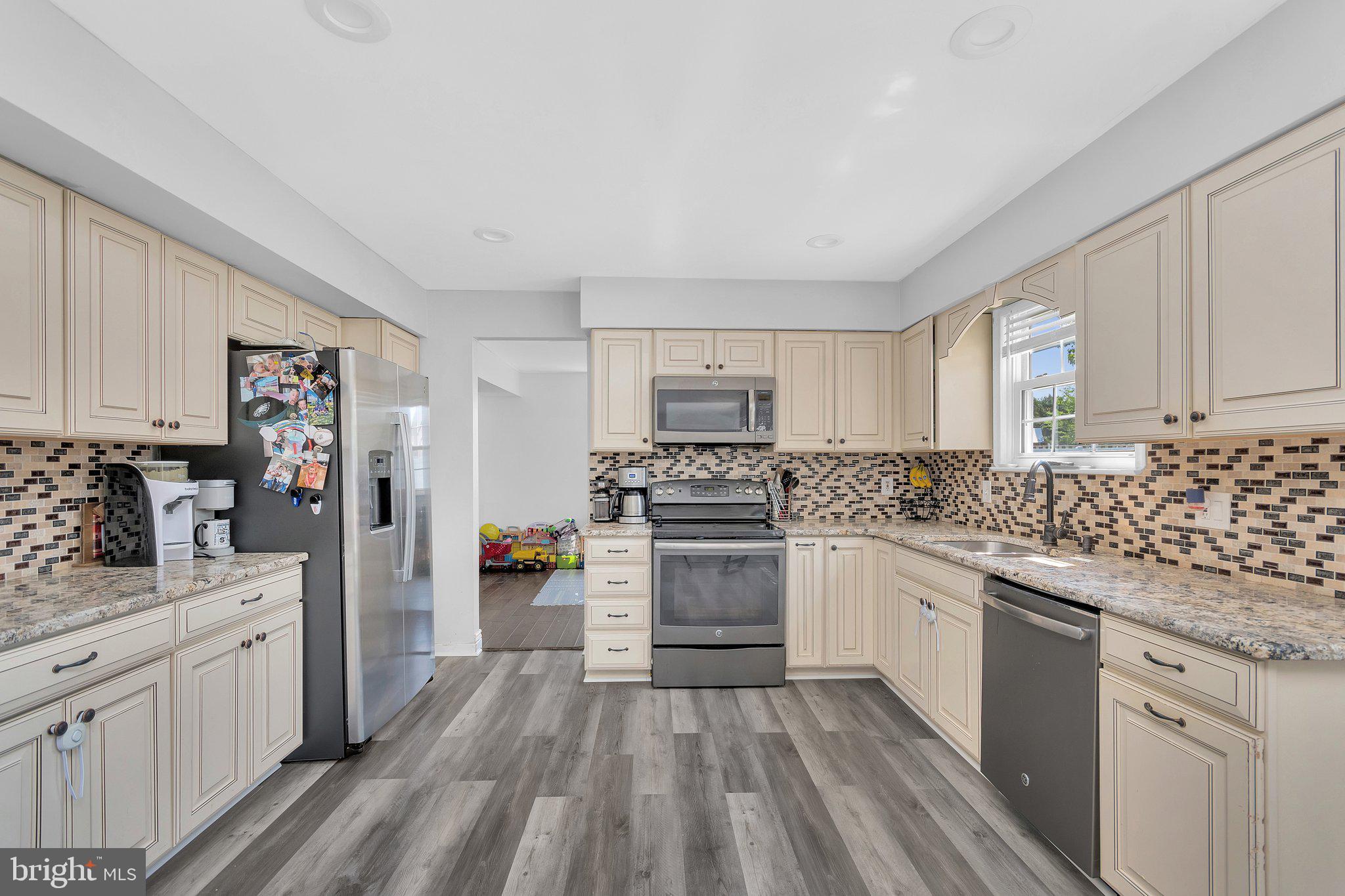 36 Hartford Road Sewell, NJ 08080 - Photo 9 of 23