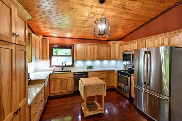 $535,000 | 2510 7 1/2 Street, Cumberland, WI 54829