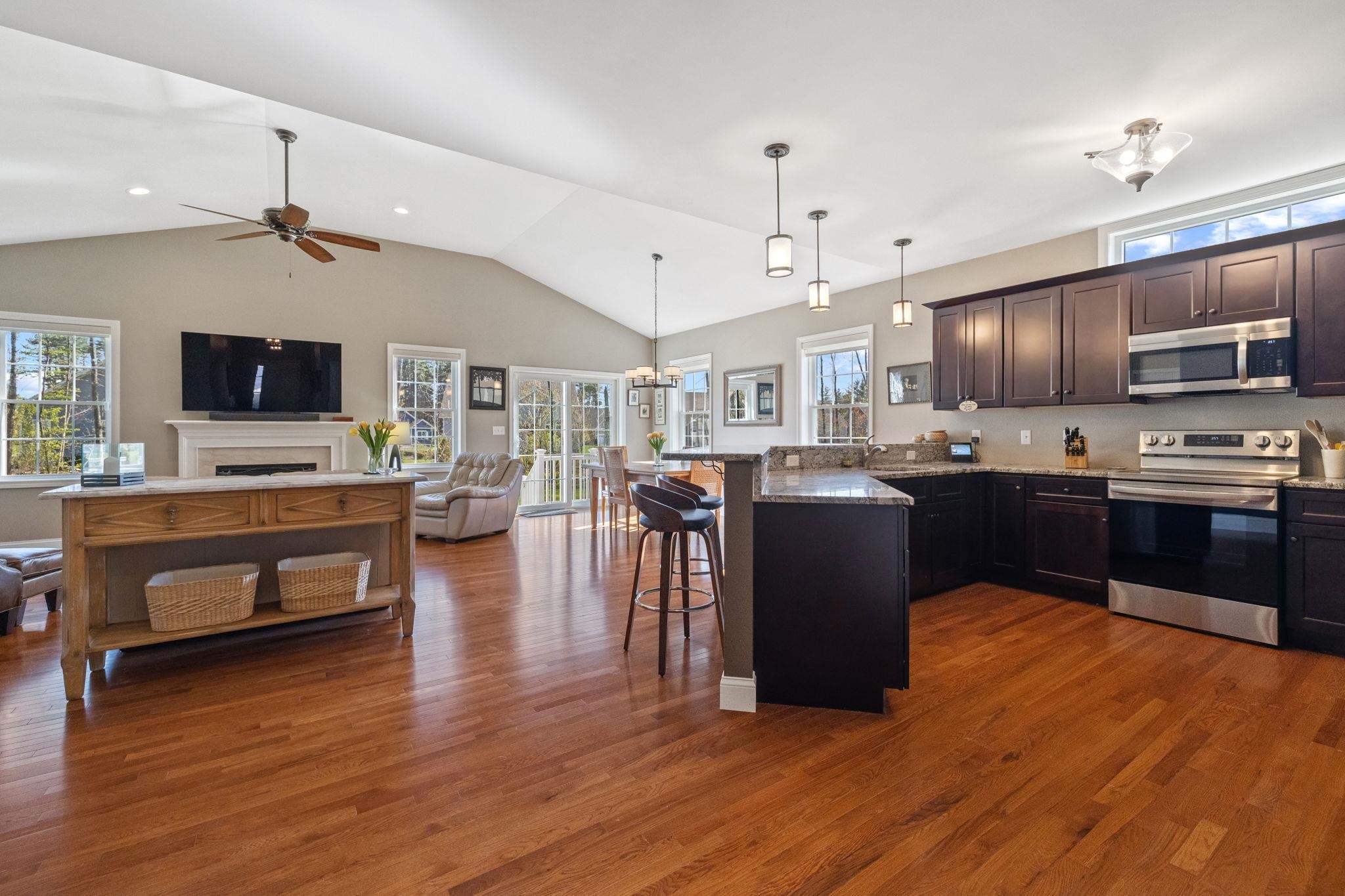 4 Cornucopia Circle Londonderry, NH 03053 - Photo 3 of 40