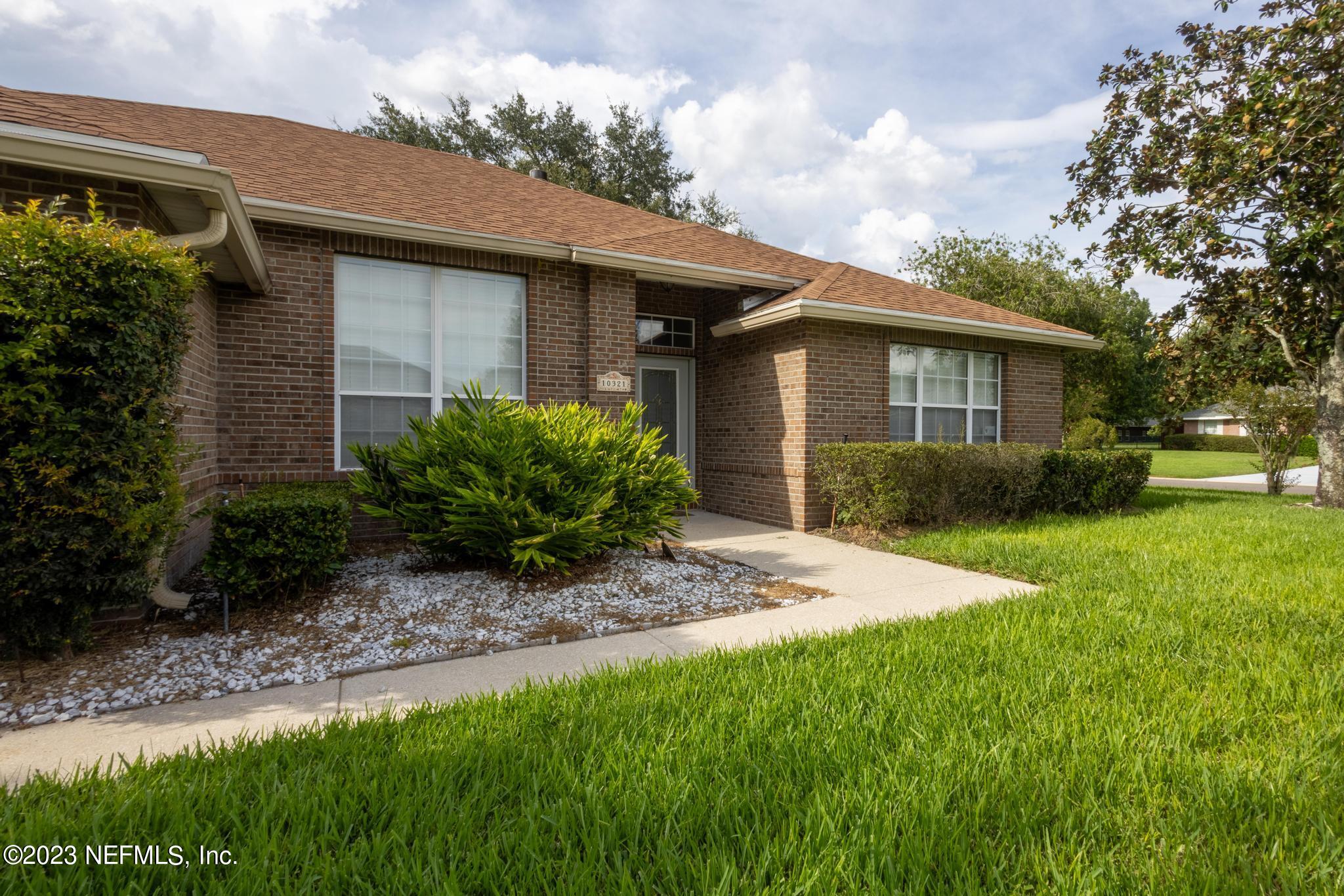 10321 Sugar Grove Road Jacksonville, FL 32221 - Photo 2 of 34 a view of a yard in front view of a house