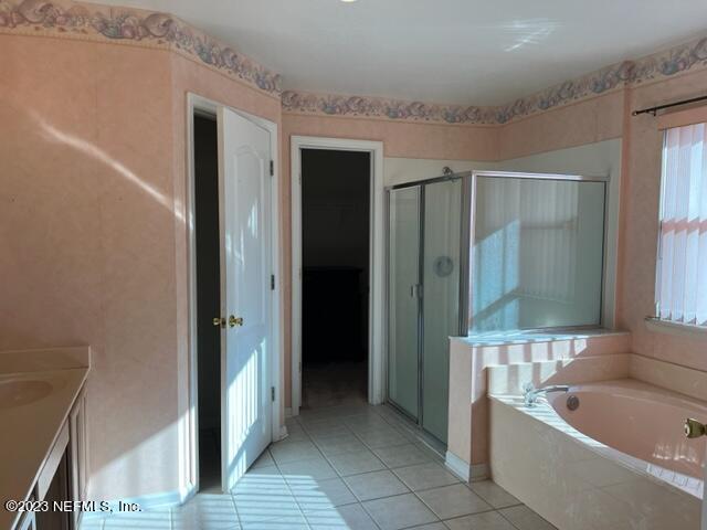 10321 Sugar Grove Road Jacksonville, FL 32221 - Photo 22 of 34 a bathroom with a bathtub and shower