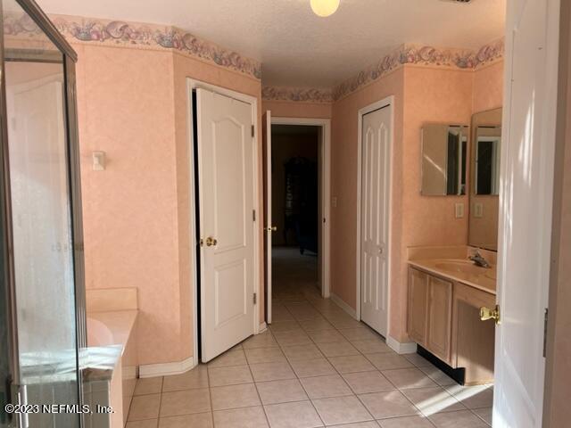 10321 Sugar Grove Road Jacksonville, FL 32221 - Photo 23 of 34 a view of a hallway with closet and bathroom