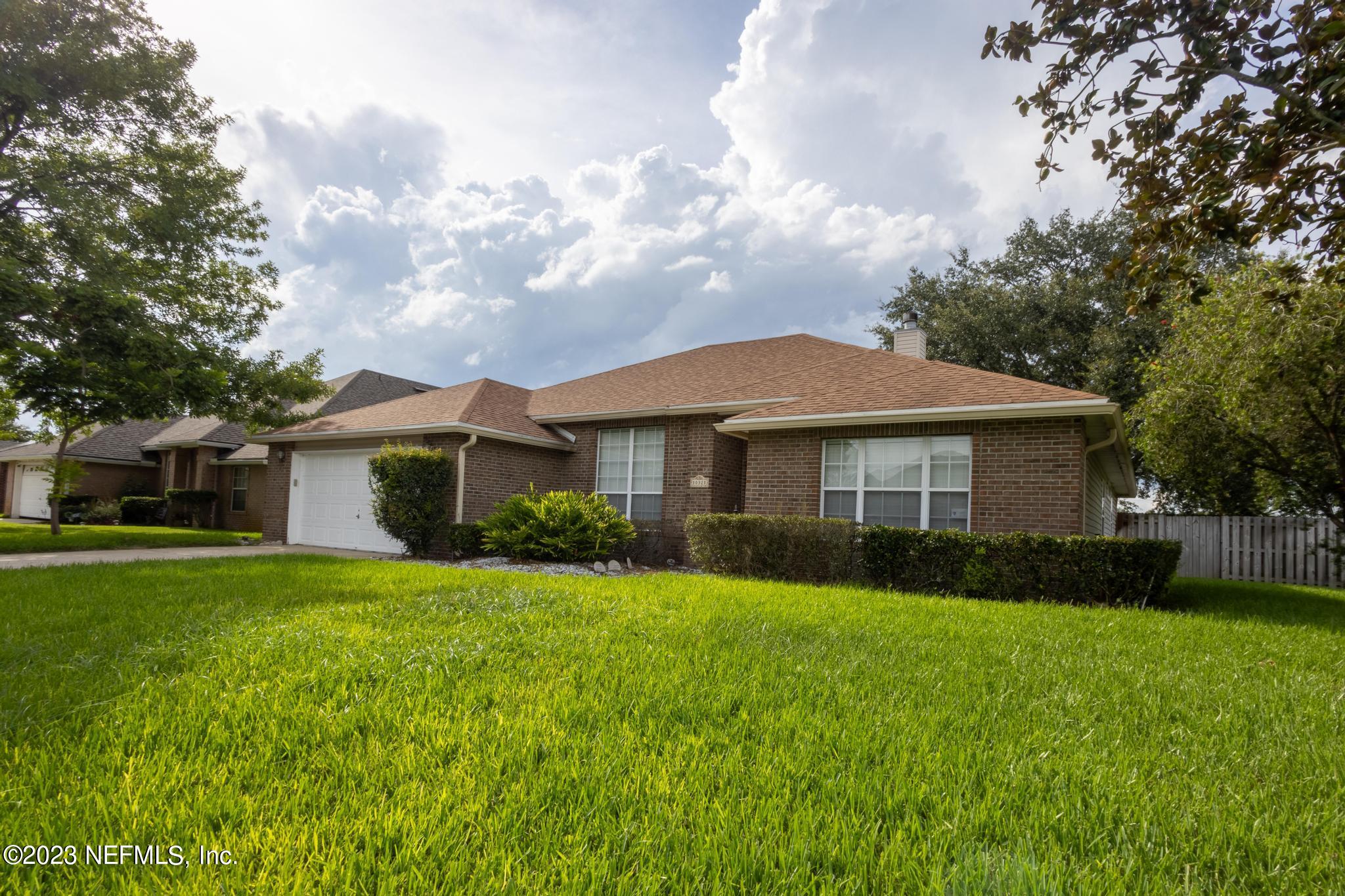 10321 Sugar Grove Road Jacksonville, FL 32221 - Photo 3 of 34 a front view of a house with garden