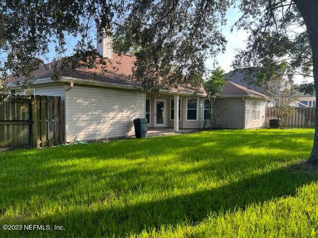 10321 Sugar Grove Road Jacksonville, FL 32221 - Photo 31 of 34 a front view of house with yard and green space