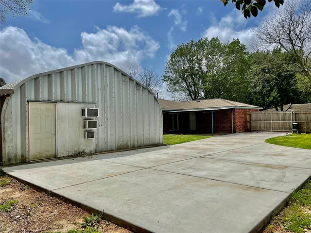 $2,100 | 2507 Lynn Drive, Pearland, TX 77581