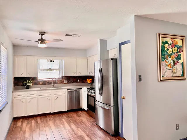 $2,100 | 2507 Lynn Drive, Pearland, TX 77581