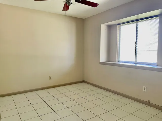 $2,100 | 2507 Lynn Drive, Pearland, TX 77581