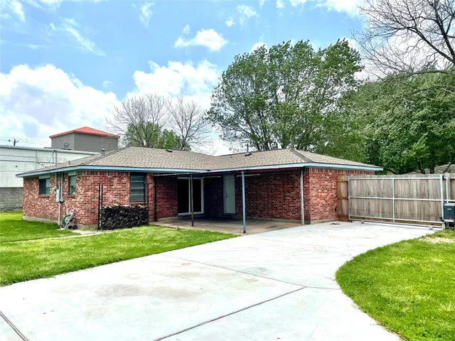 $2,100 | 2507 Lynn Drive, Pearland, TX 77581