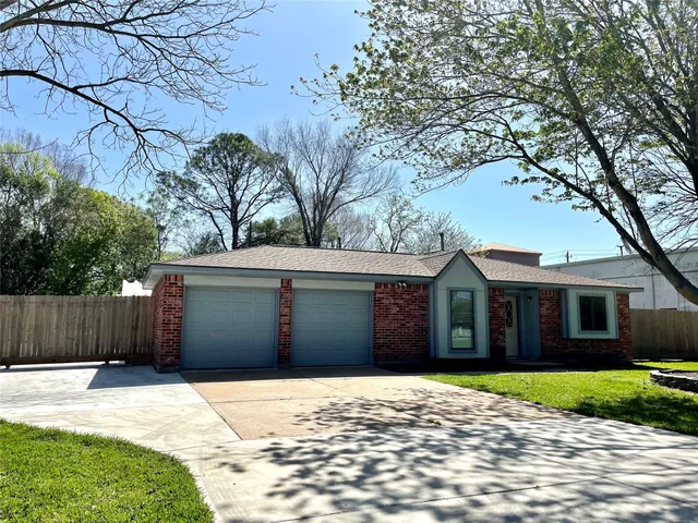 $2,100 | 2507 Lynn Drive, Pearland, TX 77581