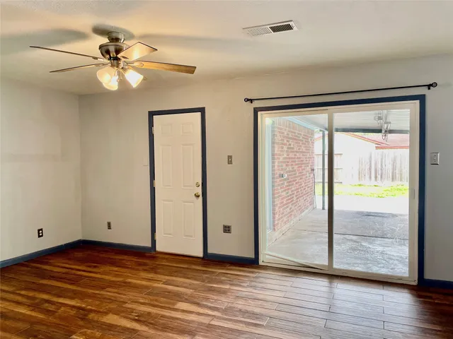 $2,100 | 2507 Lynn Drive, Pearland, TX 77581