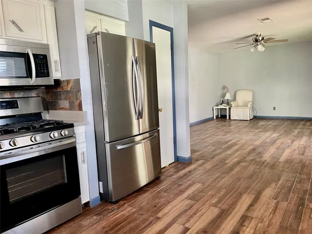 $2,100 | 2507 Lynn Drive, Pearland, TX 77581