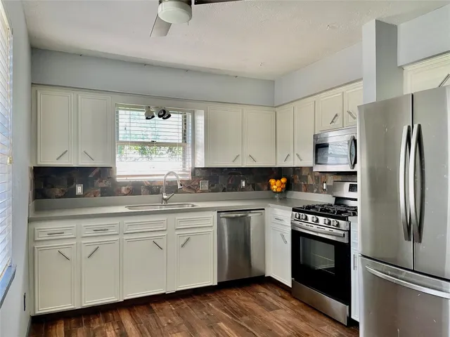 $2,100 | 2507 Lynn Drive, Pearland, TX 77581