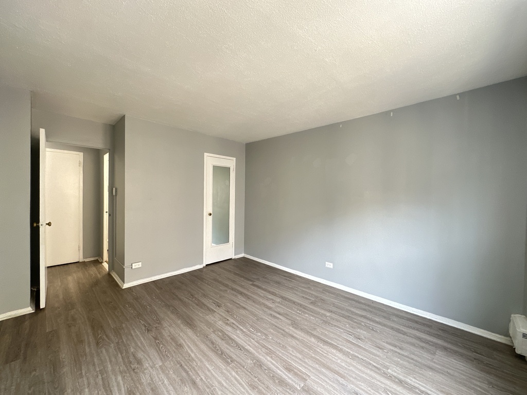1040 West Hollywood Avenue, Unit 520 Chicago, IL 60660 - Photo 15 of 20 a view of an empty room with wooden floor