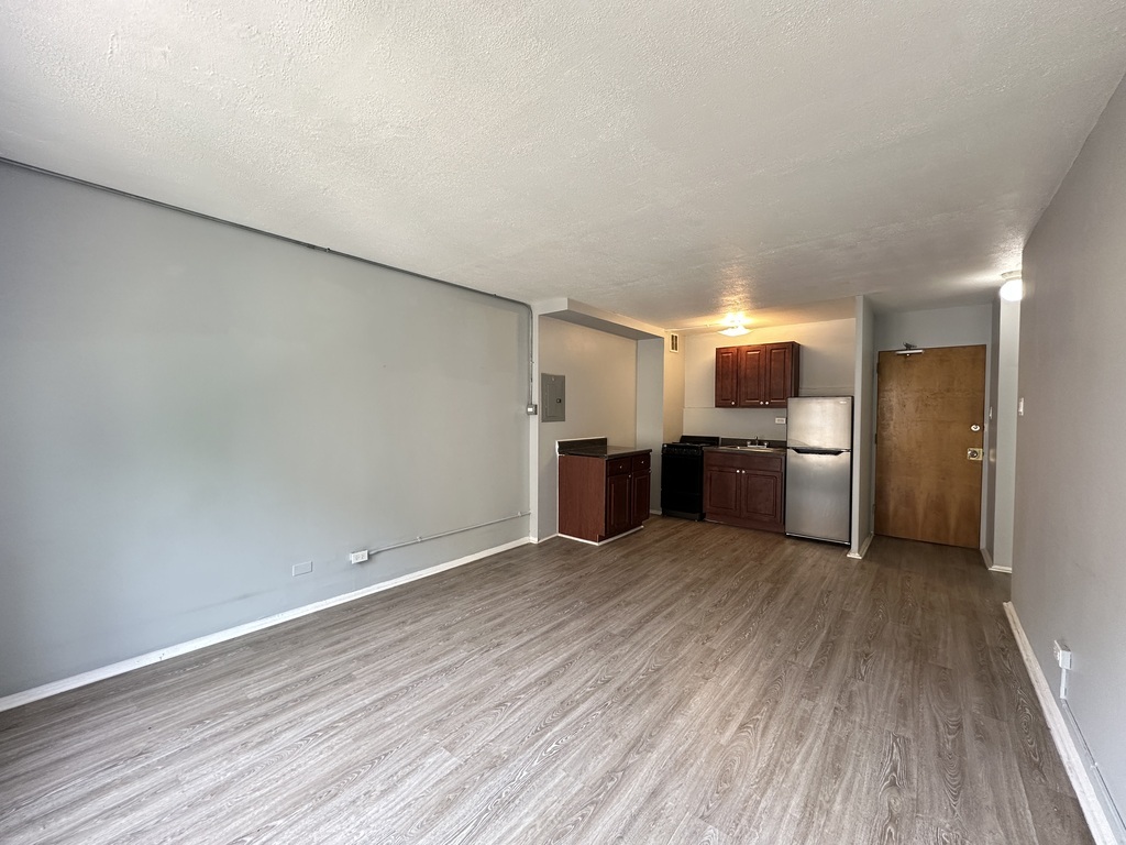 1040 West Hollywood Avenue, Unit 520 Chicago, IL 60660 - Photo 6 of 20 a view of a kitchen with wooden floor