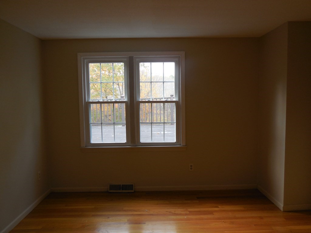 1385 Amostown Road West Springfield, MA 01089 - Photo 15 of 19