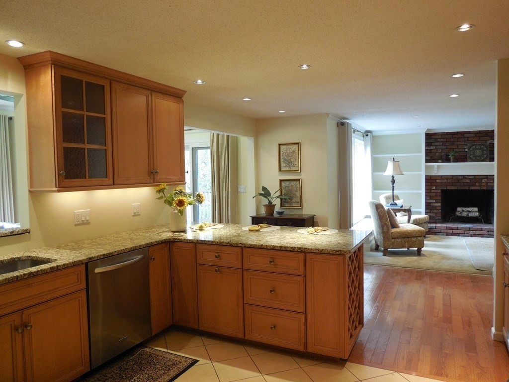 1385 Amostown Road West Springfield, MA 01089 - Photo 9 of 19