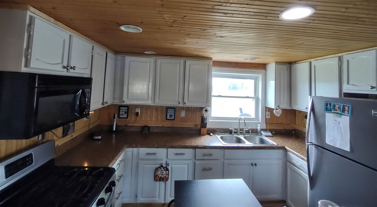 4020 East Grant Road Ashley, MI 48806 - Photo 10 of 18 1891012-9.JPG