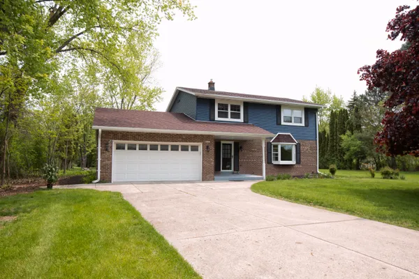 $4,500 | 10234 North La Cresta Drive, Mequon, WI 53092