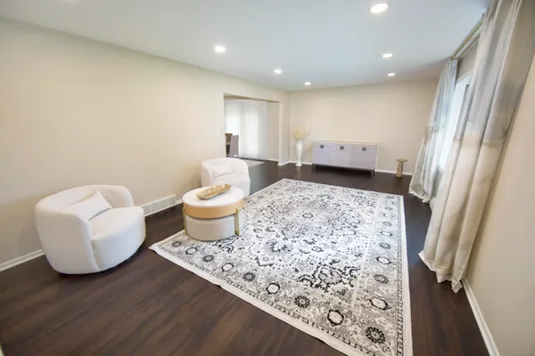 $4,500 | 10234 North La Cresta Drive, Mequon, WI 53092