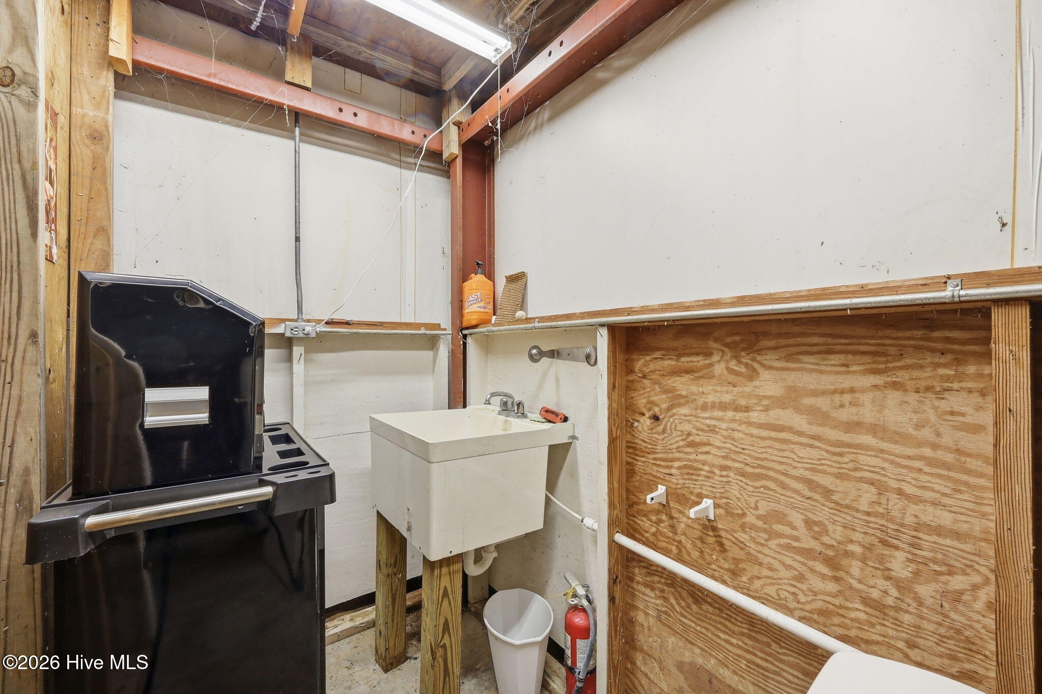 579 North Grimesland Bridge Road Washington, NC 27889 - Photo 51 of 52 shop bathroom ( not connect to septic, not used, as is)