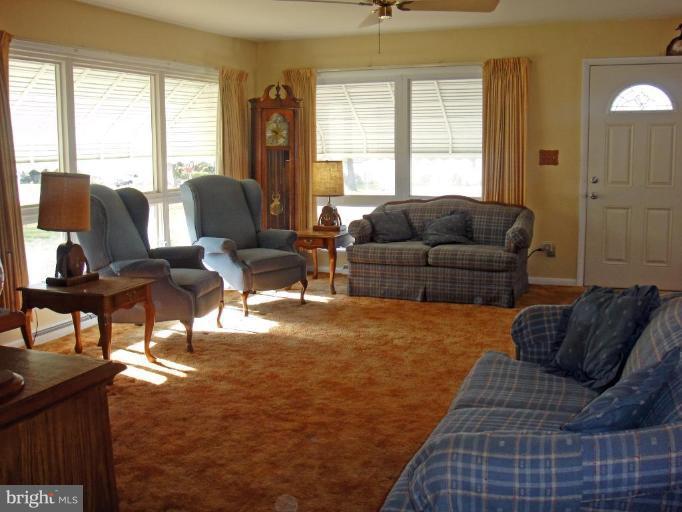 99 Annapolis View Road Stevensville, MD 21666 - Photo 2 of 29 Living Room