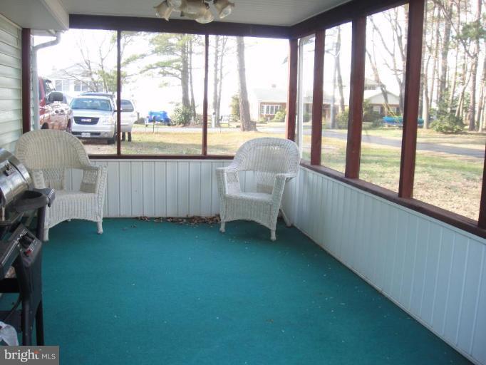 99 Annapolis View Road Stevensville, MD 21666 - Photo 20 of 29 Screened-in Porch