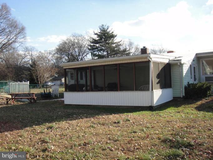 99 Annapolis View Road Stevensville, MD 21666 - Photo 22 of 29 Screened Porch