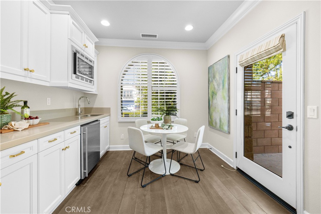 71 Clocktower Irvine, CA 92620 - Photo 20 of 73 Kitchenette