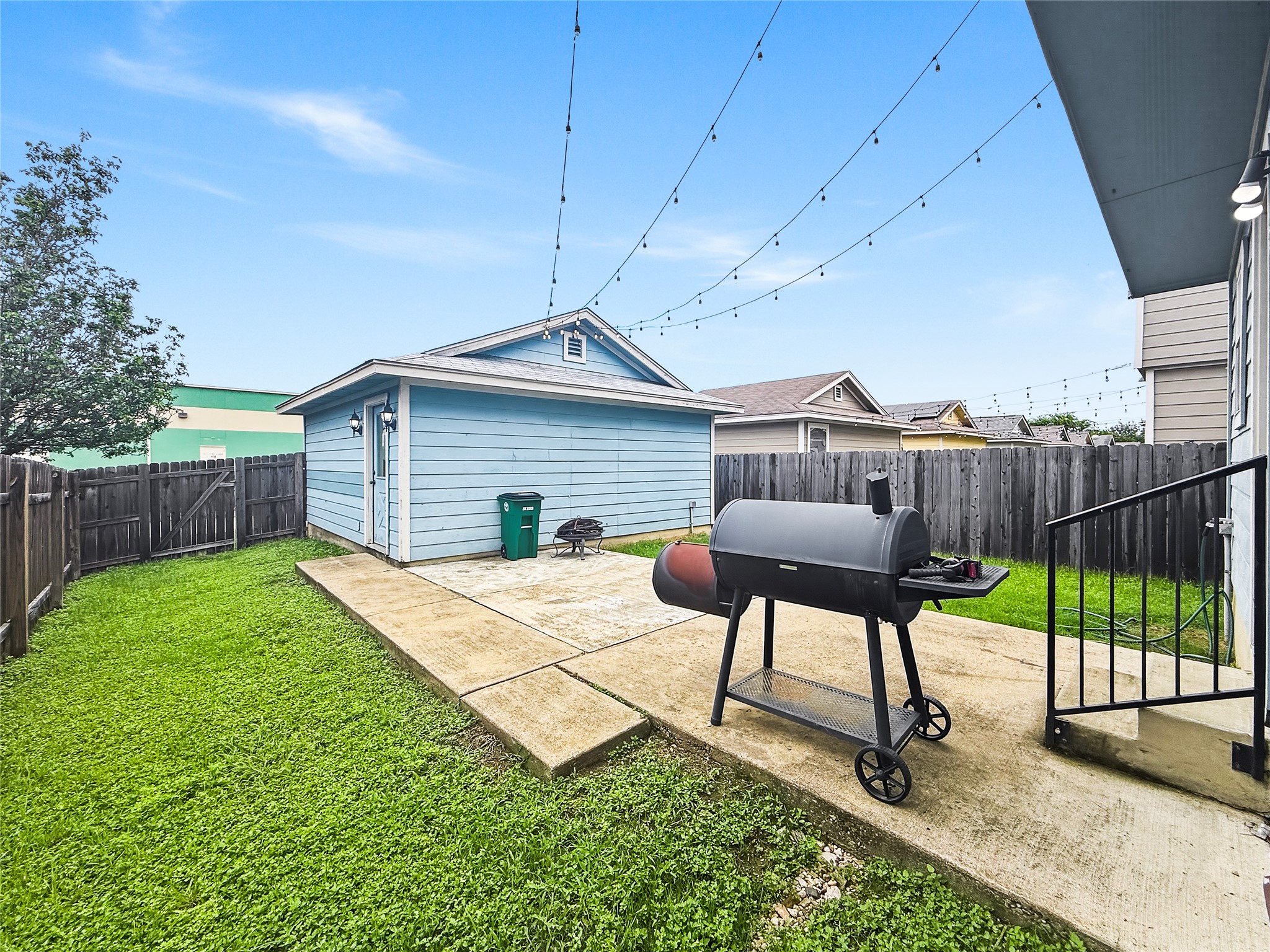 9215 Rowlands Sayle Road Austin, TX 78744 - Photo 7 of 14