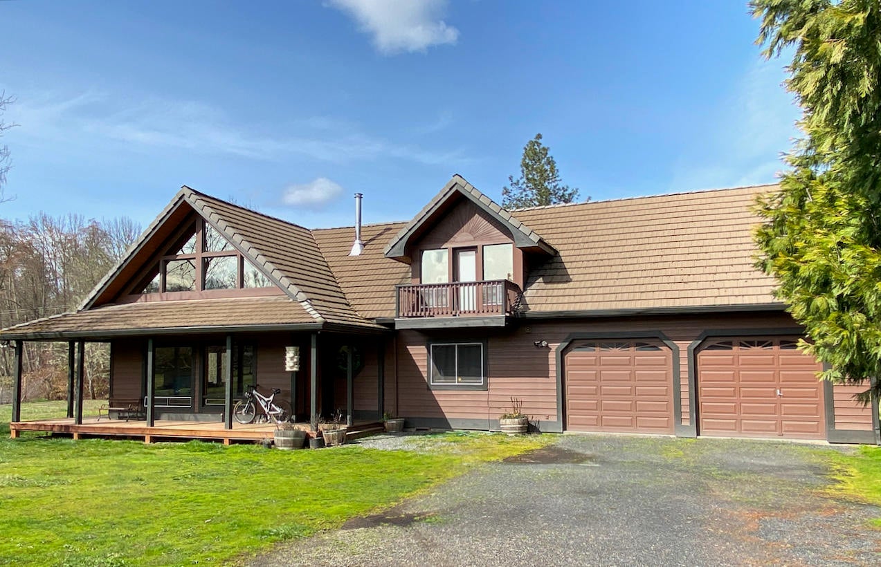 7440 Takilma Road Cave Junction, OR 97523 - Photo 6 of 36 front of house closeup