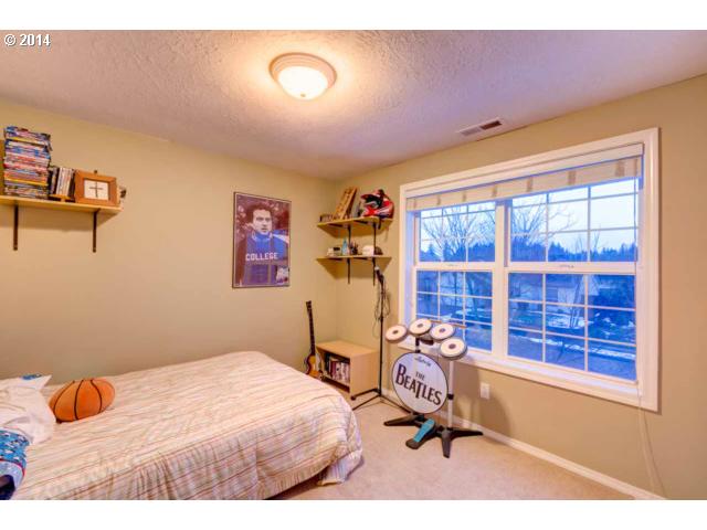 1990 Southwest Coho Avenue Albany, OR 97321 - Photo 11 of 16 Bedroom