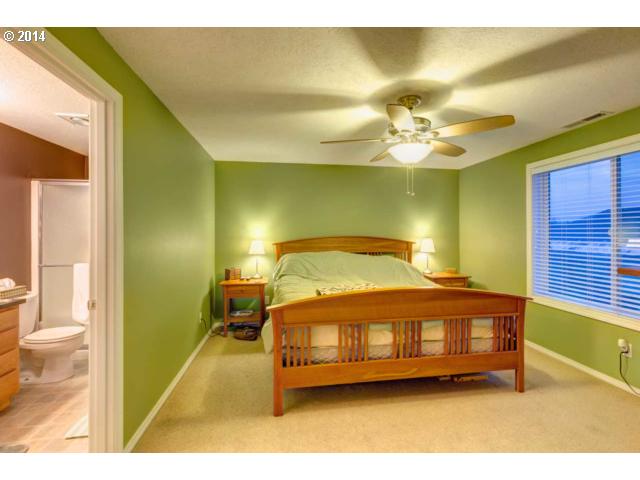 1990 Southwest Coho Avenue Albany, OR 97321 - Photo 8 of 16 Bedroom, Primary