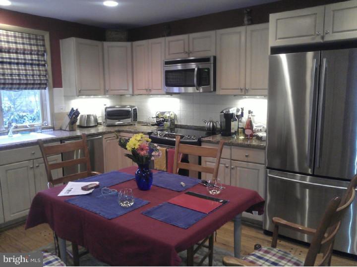 1216 Thomas Road Wayne, PA 19087 - Photo 8 of 22 Kitchen