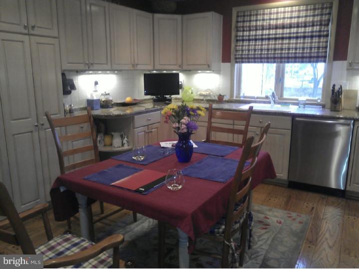 1216 Thomas Road Wayne, PA 19087 - Photo 9 of 22 Kitchen