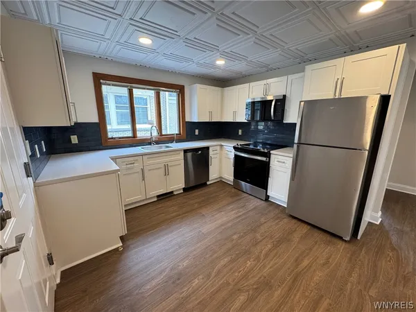 $2,300 | 117 Humboldt Parkway, Unit A, Buffalo, NY 14214