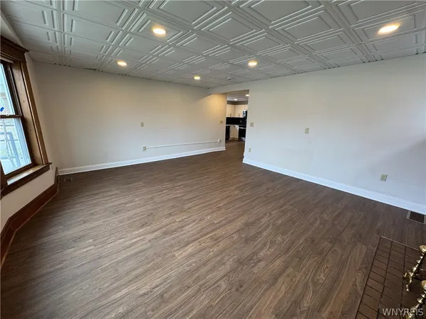 $2,300 | 117 Humboldt Parkway, Unit A, Buffalo, NY 14214