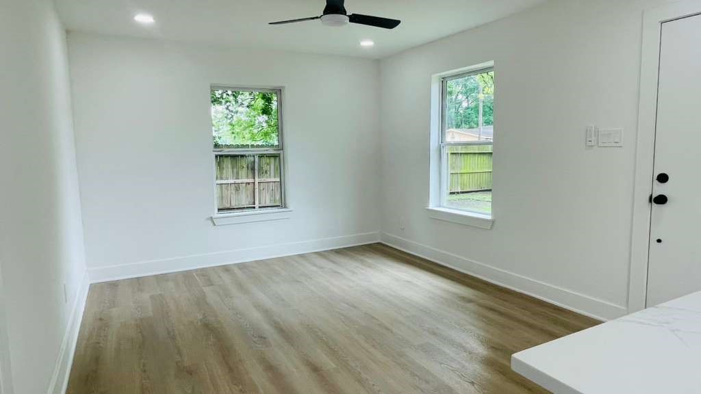 9110 Heatherside Street Houston, TX 77016 - Photo 4 of 15