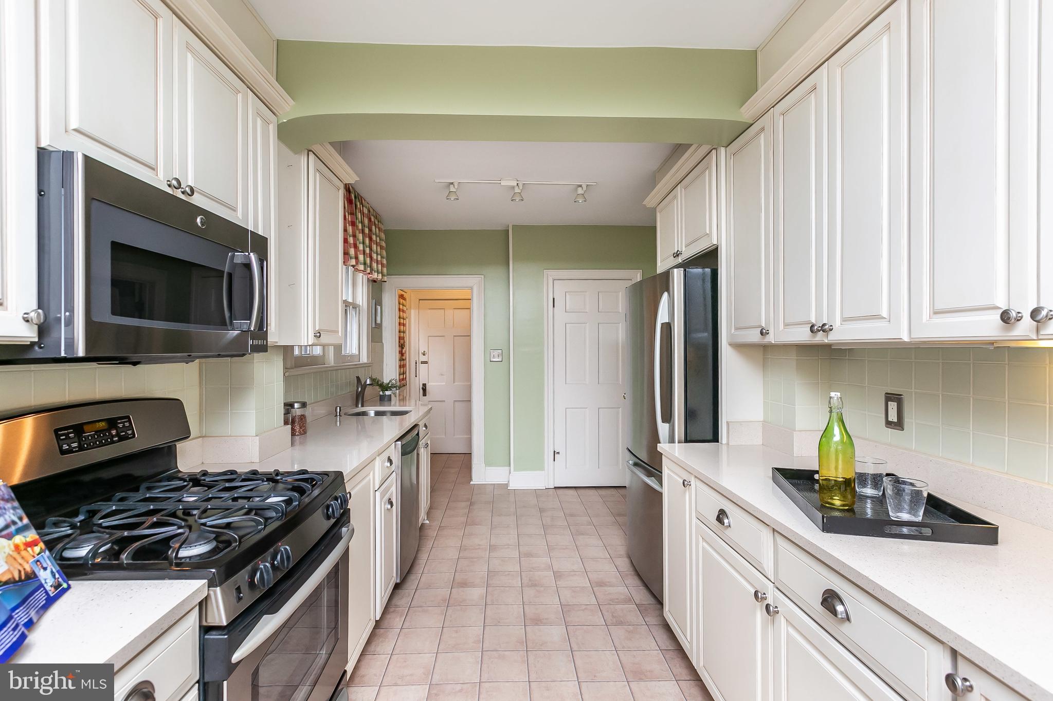 2232 Crest Road Baltimore, MD 21209 - Photo 10 of 46 Gallery Image 10